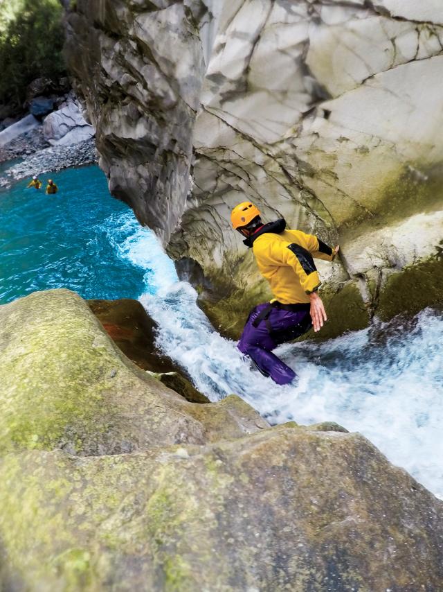 canyoning17_trou_blanc_-_credit_irt_-_la_vie_en_mauve_dts_05_2027.jpg