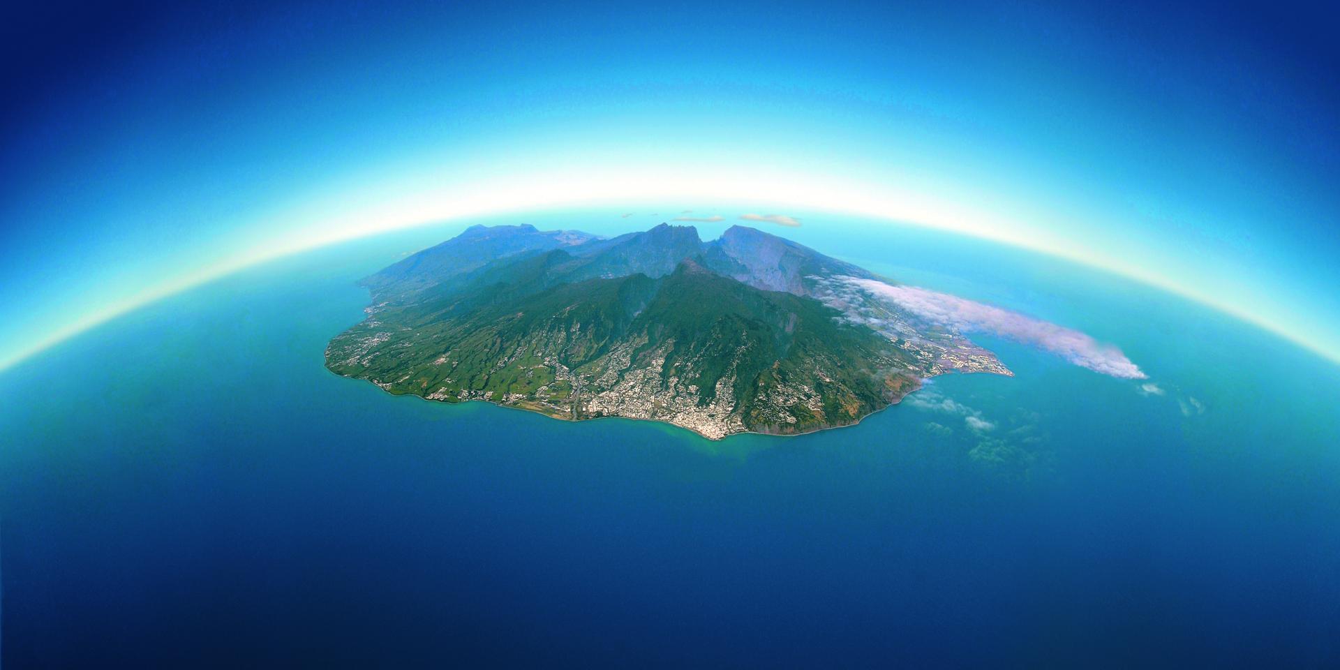 La Reunion Vue Du Ciel06 Credit Irt Serge Gelabert Dts 12 2014.jpg
