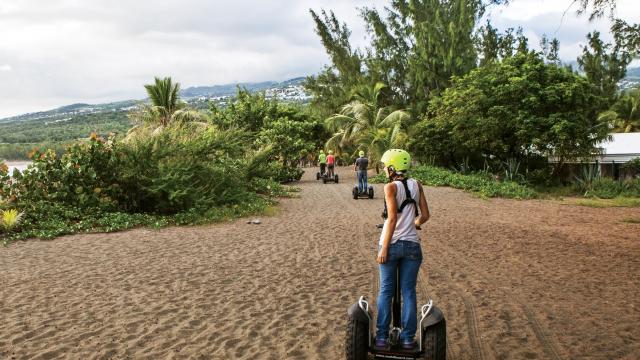 Expérience L'Etang Salé, de la forêt à la mer en segway : traversée de la plage d'Etang Salé en mobilboard