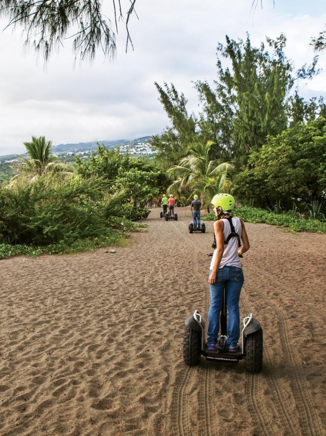 Expérience L'Etang Salé, de la forêt à la mer en segway : traversée de la plage d'Etang Salé en mobilboard