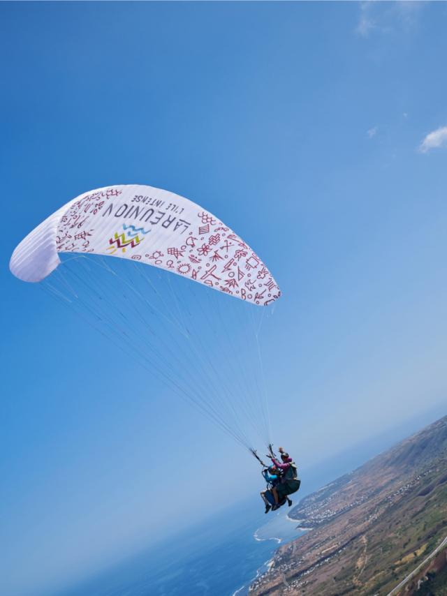 Expérience Piloter un parapente: en plein vol, au dessus la baie de Saint-Leu - La Réunion