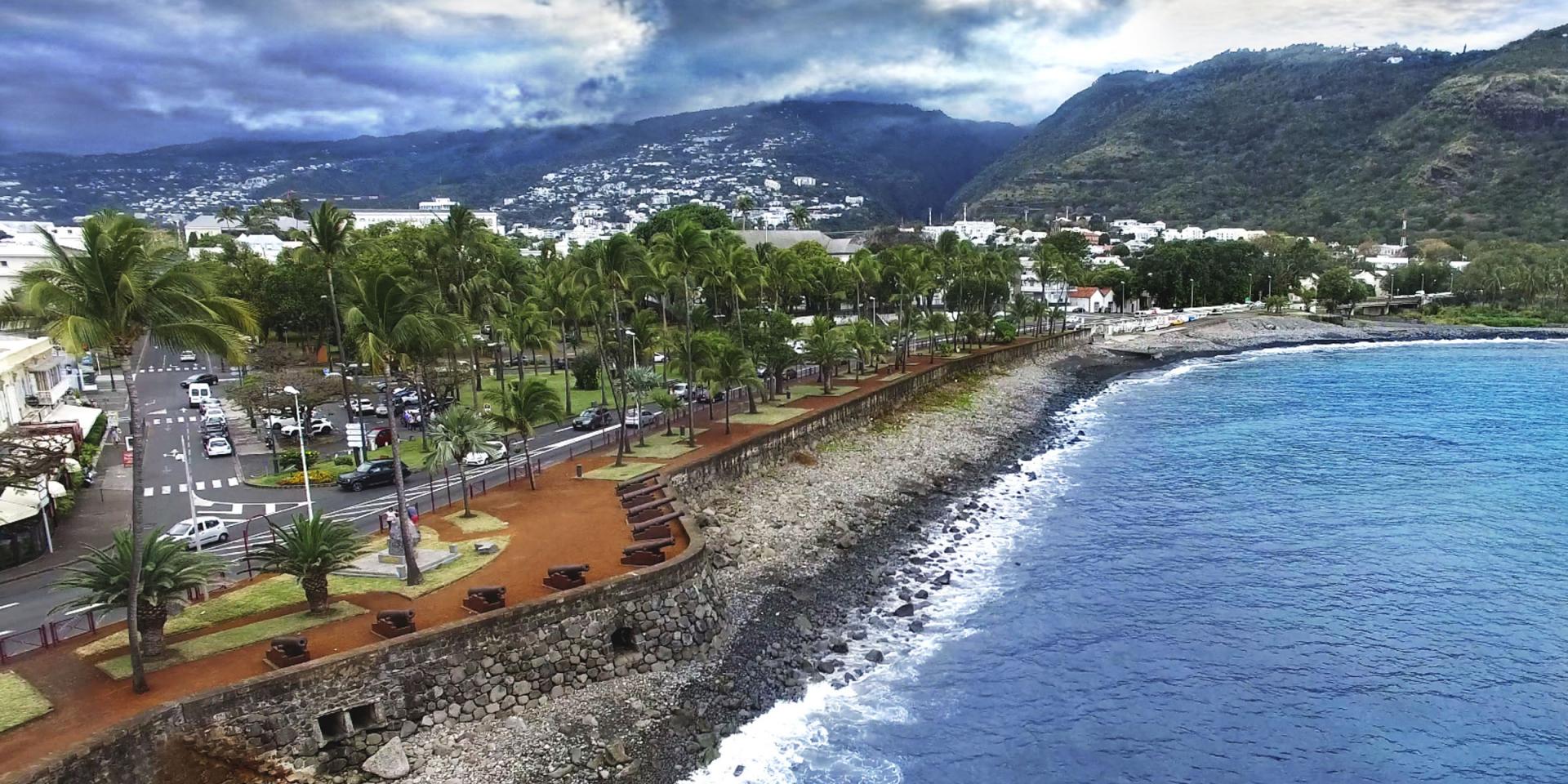 https://www.reunion.fr/app/uploads/crt-reunion/2020/04/thumbs/saint_denis15_barachois_-_credit_irt_-_dronecopters_dts_06_2020-1920x960.jpg