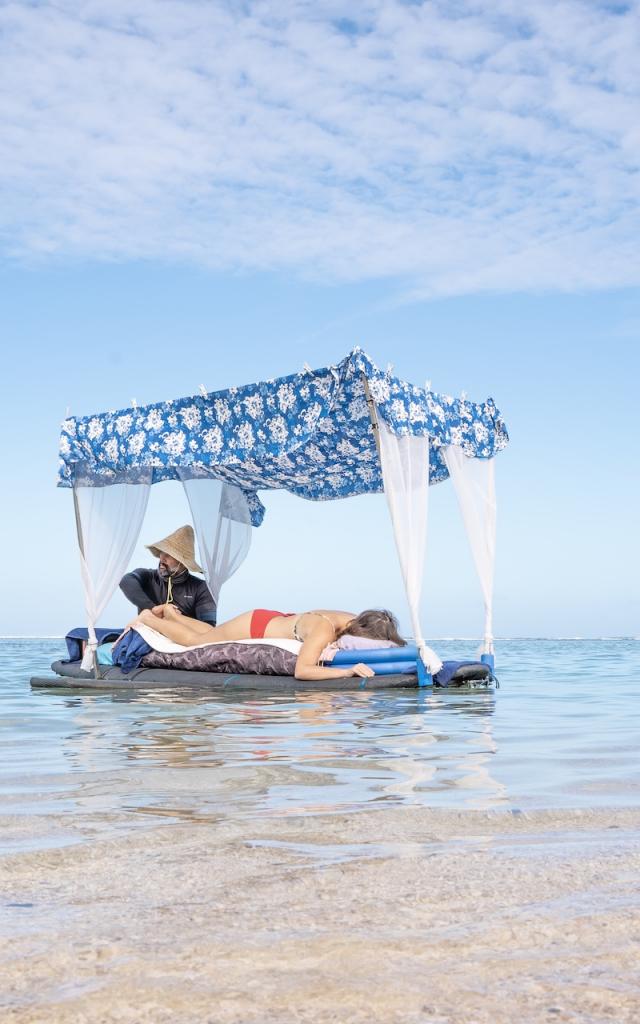 Expérience Massage sur le lagon de La Réunion: une expérience unique à La Réunion. Détente, bien-être et déconnexion sont garanties!