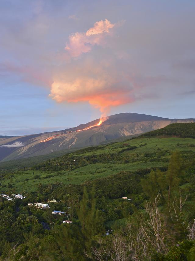 Volcan317 Eruption 04 2020 Credit Irt Jean Luc Allegre Dts 03 2026jpg image d'archives