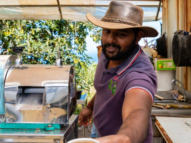 Une Journee Dans Les Bottes d'une famille d'agriculteurs . Irt@lapetitecreole 092033